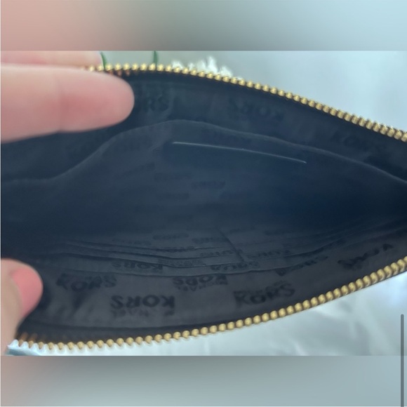 Michael Kors Saffiano leather clutch - Picture 9 of 9